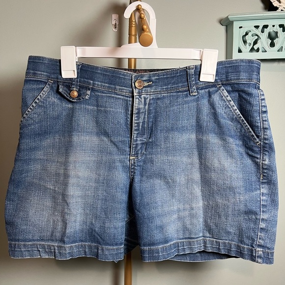 Lee Blue Jean Shorts with Comfort Waistband and Mid-Thigh Length - Picture 1 of 5